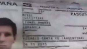 A postat pașaportul lui Messi pe Snapchat, a primit o lună de închisoare. Ce le-a povestit  judecătorilor polițistul condamnat