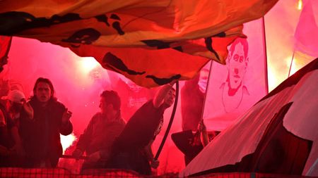 Galeria lui Dinamo trage de suporteri să vină la derby-ul cu Rapid:** "Umpleți peluza, avem coregrafie specială!" FOTO câteva argumente ale "câinilor"