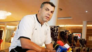 Sfaturi pentru Olăroiu:** "Ar trebui să aleagă echipa națională pentru că e ceva sfânt"