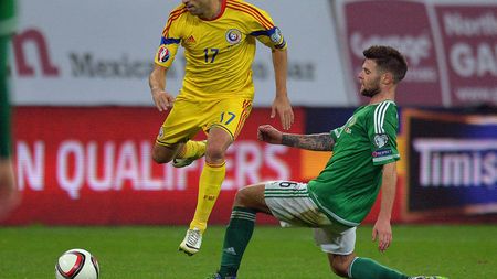 Nord-irlandezii îi ironizează pe Raț și pe Sânmărtean: "Unii oameni ar face orice pentru un meci de fotbal. România e disperată să câștige și își înjectează jucătorii cu o mixtură bizară"