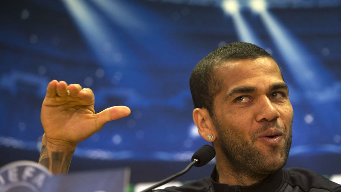 Dani Alves cere înăsprirea sancțiunilor pentru actele de rasism: "Nu putem accepta așa ceva. FIFA ar trebui să fie mai atentă la aceste lucruri"