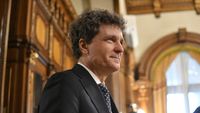 Nicușor Dan a promulgat Legea Paraschiv: libertate pentru suporteri!