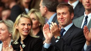 Războiul din Ucraina. Unde se ascunde Irina, fosta nevastă a lui Roman Abramovici, de teamă că îi va fi confiscată averea de peste 500 de milioane de euro!