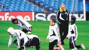 EXCLUSIV:** Avram Grant e impresionat de Steaua și crede în șansa ei cu Chelsea: "Am văzut-o și-mi place!"** Cum era să ajungă în Liga I: "Am negociat cu echipa asta"