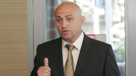 Moment istoric pentru Rapid. Moraru a semnat actele prin care a devenit oficial patronul echipei