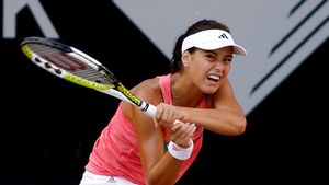 Cîrstea, cu trofeul pe masă