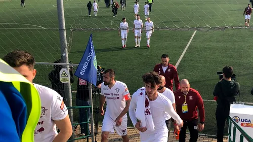 Jucătorii Rapidului au sărbătorit împreună cu fanii echipei după calificarea în play-off-ul Ligii 2 | VIDEO