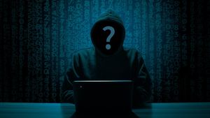 Fotbalistul de 29 de ani, arestat în București, după ce a devenit hacker și a „prăduit” 10.000.000 de euro! Spărgea conturi de whatsapp și avea peste 55 de cărți de identitate false: ce a promis la PRO TV