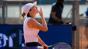 Simona Halep recunoaște că a fost avantajată în semifinala cu Begu: "A dominat în primul set, dar a fost mai obosită"