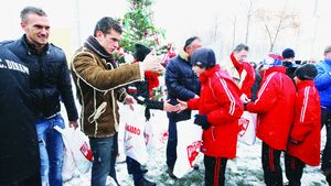 Bani de brad, nu de cadouri!** Dinamoviștii au primit salariile doar pe luna septembrie