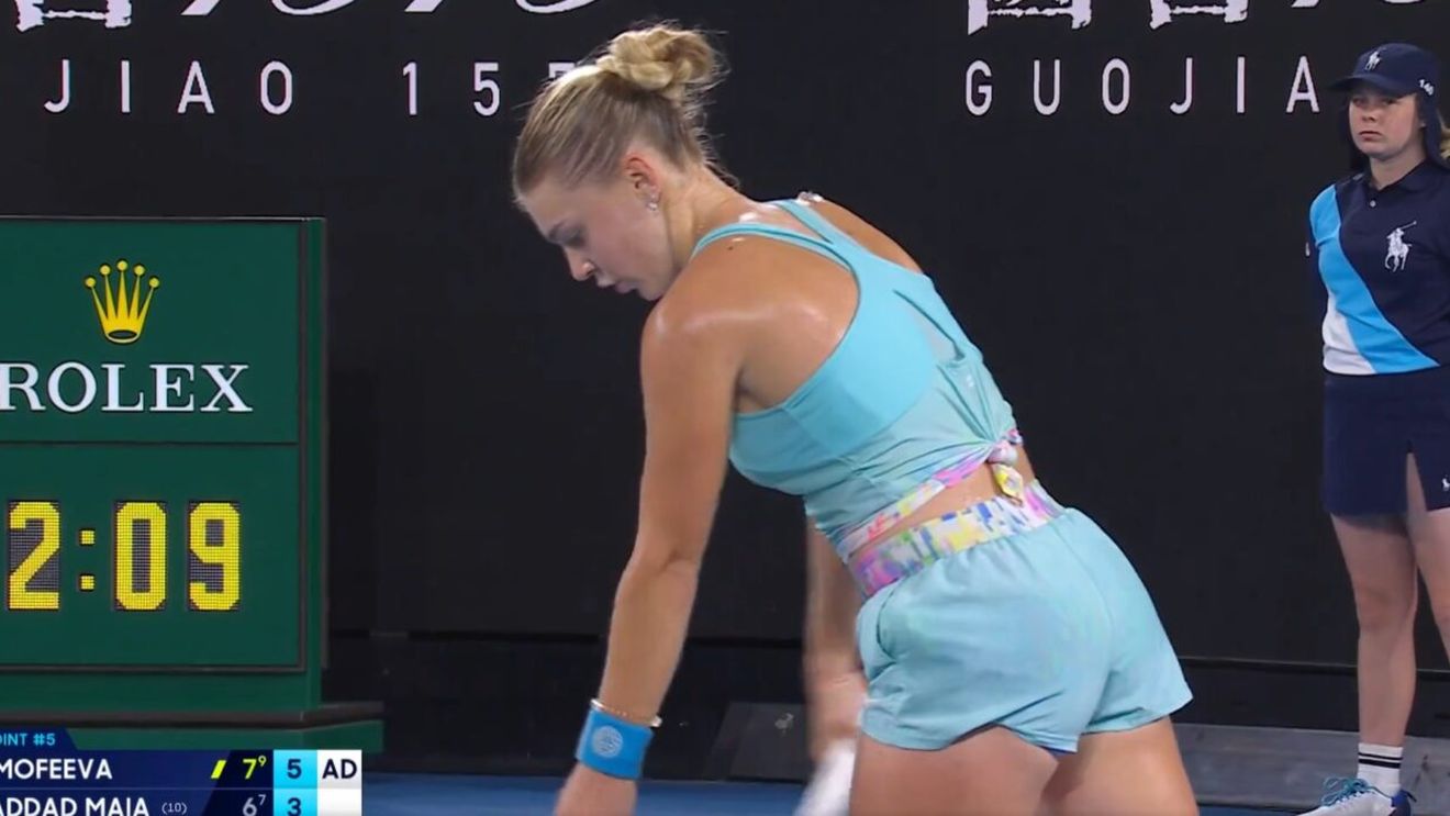 Încă o surpriză care sfidează logica la Australian Open! Sportiva anonimă comparată cu Simona Halep șochează: e în optimi după ce a eliminat-o pe favorita 10. VIDEO
