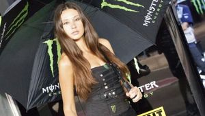 Sezonul MotoGP a debutat în forță și la paddock-uri!**Ele sunt femeile care au 'luminat' seara cursei din Qatar