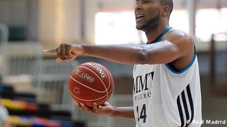 VIDEO: Un baschetbalist american i-a luat tricoul lui Ramos după "dubla" cu Bayern