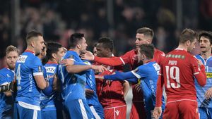 Ovidiu Sabău a făcut analiza tactică, la golurile încasate de Dinamo. Cel mai criticat dinamovist: "O poziție de apărător care se gândește 'nu mă interesează ce se întâmplă la Dinamo sau dacă iau gol' ori 'sunt supărat de ce m-a băgat, că era frig și eram înghețat'"