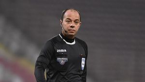 Aventurile fostului arbitru FIFA Marius Avram în Arabia Saudită. „Oamenii din tren voiau să facă poze cu noi! Sunt înnebuniți după fotbal! Înnebuniți!” | EXCLUSIV ProSport Live