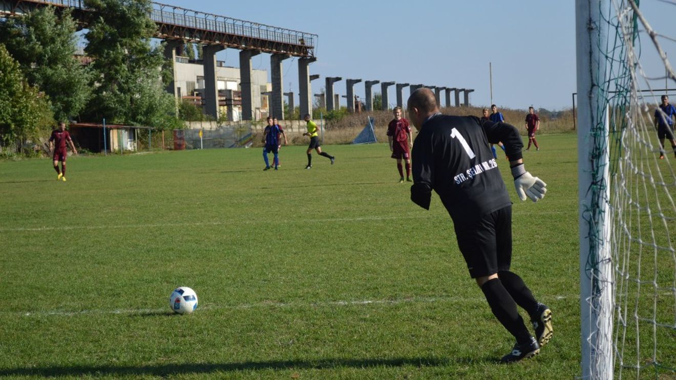 AFC Rapid a făcut egal cu o echipă al cărei portar are o singură mână. Tudorel Mihăilescu, de la Frăția, are 49 de ani și, ajutat de mai mulți colegi trecuți de 50 de ani, le-a ținut piept giuleștenilor în Liga 5