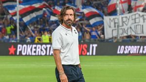 Paolo Maldini e gata să demisioneze dacă Andrea Pirlo nu va mai fi numit selecționerul Italiei din cauza legăturilor cu o casă de pariuri din Rusia