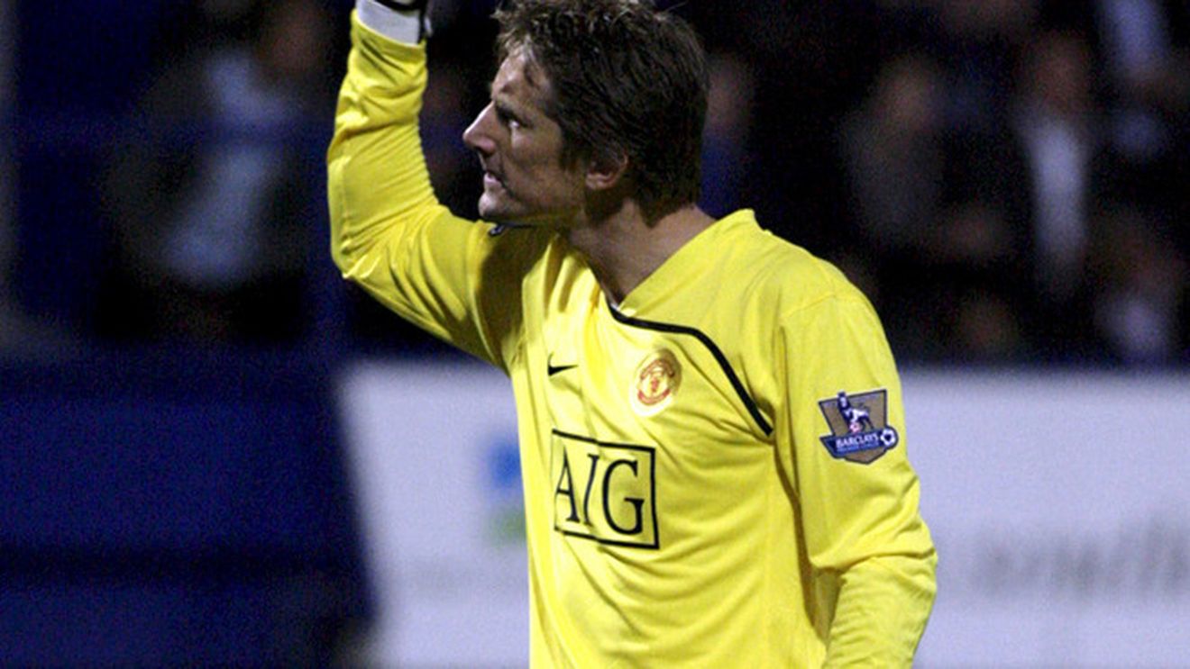 Van der Sar continuă pe Old Trafford!** Portarul a semnat prelungirea contractului cu ManU!