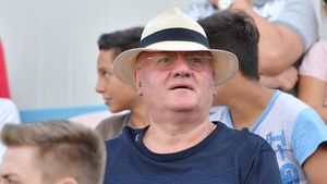 „A venit și popa să mă sfințească și să-mi ia autograf!”. Ce a pățit Mitică Dragomir într-o comună din România, la un meci de fotbal, zilele trecute!