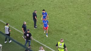 CE SCANDAL la FCSB! Tavi Popescu, gest plin de furie după ce a dat assist la golul de 3-2: Baciu s-a dus direct la el, dar degeaba