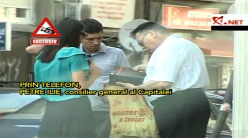 VIDEO Angajații Primăriei fac bișniță cu bilete și își fură tichetele unii altora!** Cum a fost surprins în flagrant unul dintre „norocoșii” cu acces la finala EL