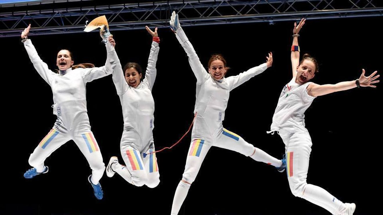"We Are The Champions". Echipa feminină de spadă este campioană europeană la Montreux.  Brânză, Gherman, Pop și Dinu au învins în finală Estonia, 45-35. Aur lângă statuia lui Freddie Mercury