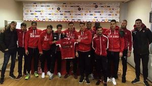 "Câinii" vor să salveze încă o viață! Dinamo strânge rândurile pentru un nou suporter care suferă de o maladie cumplită