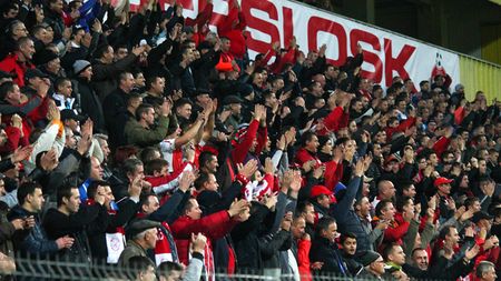 Stick-ul, bată-l vina! Explicația pentru momentul dezgustător petrecut la partida Juventus - Sepsi. UPDATE | Gazdele, acuzate că mint: "Ei mi-au dat stick-ul cu acel cântec"