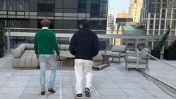 A cumpărat apartamente de 400.000.000 de dolari în New York, dar el s-a mutat cu chirie! N-a plătit-o și a fost dat în judecată!
