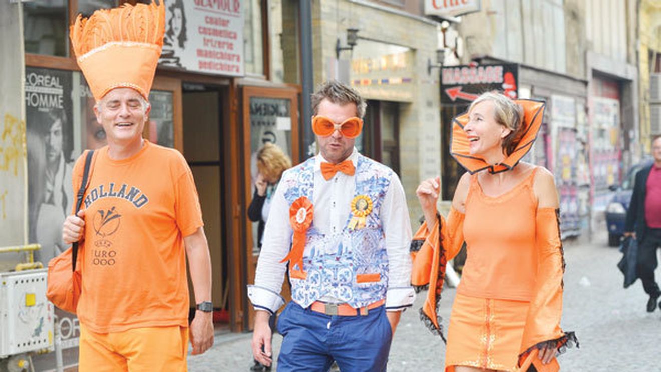 "Suntem superiori!" Cum au "pregătit" fanii olandezi meciul în Centrul Vechi