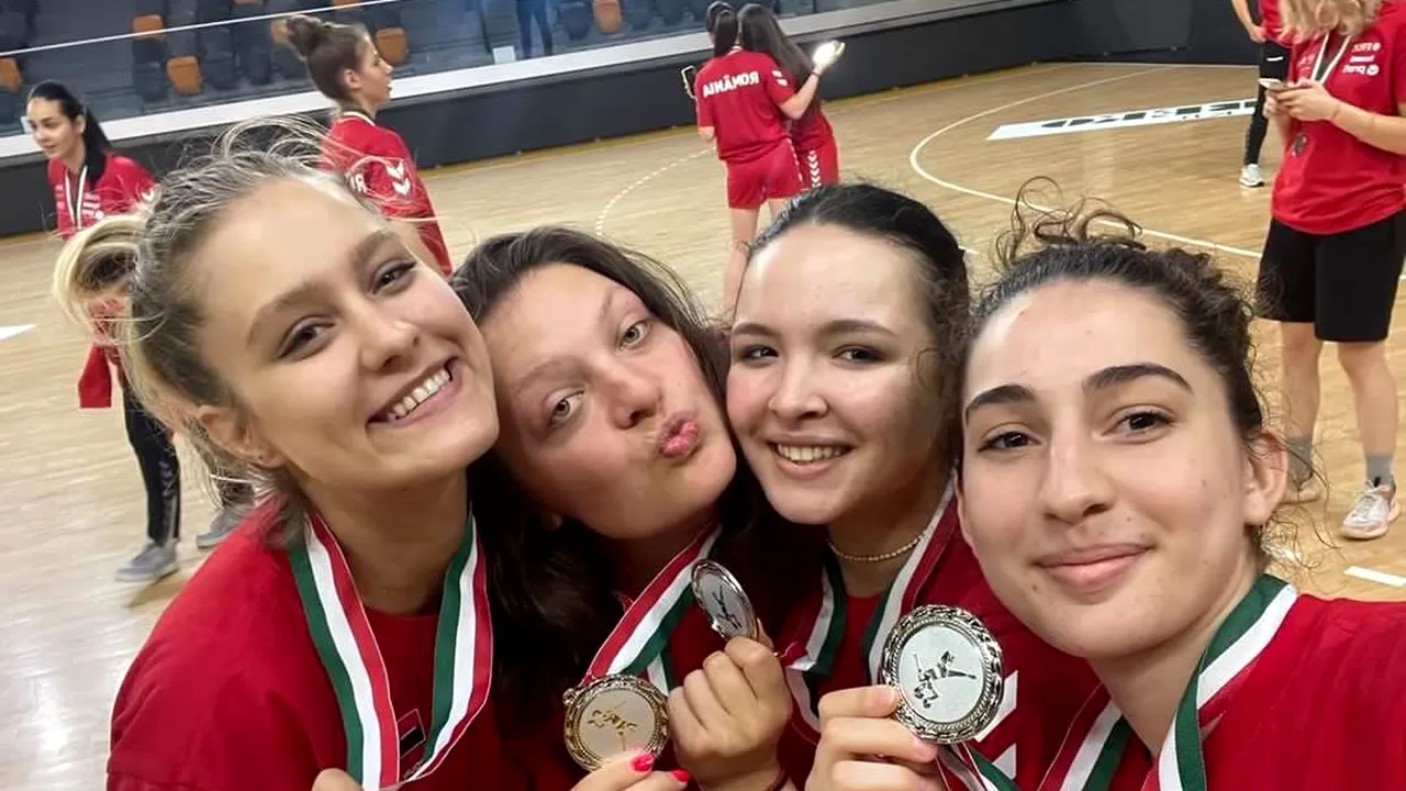 CSM București, cel mai bun club la nivel de handbal juvenil în sezonul încheiat! Au câștigat trei competiții, au luat un loc doi și două medalii de bronz | SPECIAL