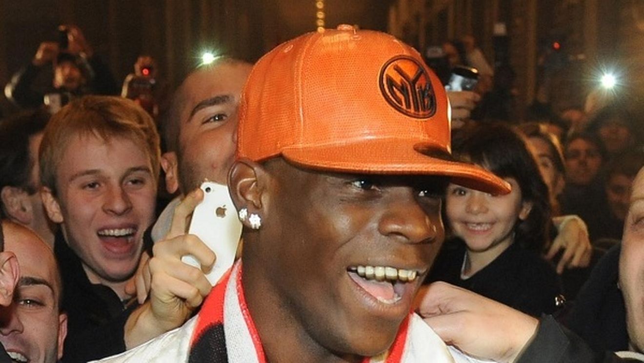 Balotelli a creat haos! Fanii lui Milan s-au bătut cu Poliția din cauza atacantului italian!