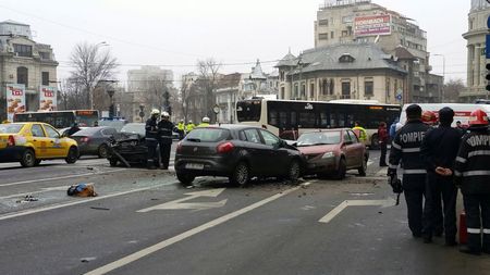 Accident grav în centrul Bucureștiului, la Piața Romană! Două persoane au murit și șase au fost rănite. FOTO | Primele imagini