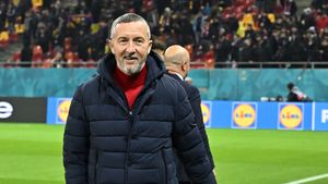 Meme Stoica a pus tunurile pe arbitrul meciului FCSB - Olympiacos, după ce l-a eliminat pe Daniel Bîrligea