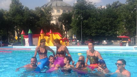 FOTO | Așa da retragere! Proiectul Cameliei Potec, piscina de lângă Ateneul Român, a atras mii de bucureșteni. "Mi-aș dori să repet evenimentul în fiecare oraș din România" 