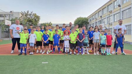 REPORTAJ Royal Champions, o poveste din Ferentari. Când fotbalul copilăriei bate asprimea vieții în cel mai temut cartier bucureștean: „A zis că mă taie, domn’ profesor! Faza din meci, nu pe tine!”. EXCLUSIV