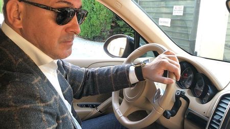 Ilie Dumitrescu s-a panicat din cauza pandemiei de coronavirus și a vrut să vină cu masca la emisiune. „Cei care nu stau în carantină, să meargă la închisoare, în cătușe!”