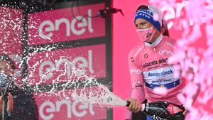 Portughezul Joao Almeida este noul lider în Il Giro! Victorie sud-americană pe Muntele Etna + Zi horror pentru britanici