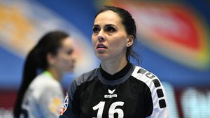 Ultimele vești din handbal. Elena Voicu și Sorina Tîrcă se îndreaptă spre Rapid București! Xavi Pascual va fi prezentat miercuri oficial de Dinamo + Nikola Karabatic a revenit în lotul Franței