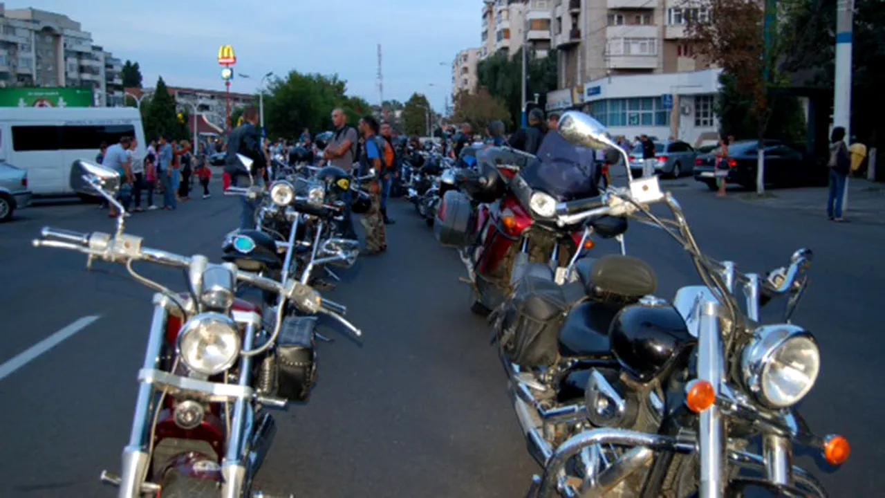 FOTO | Păpuși și motociclete la Craiova