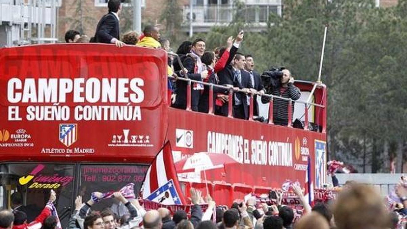 VIDEO** Madridul 'arde' pentru Atletico. Cum au fost primiți Forlan&co