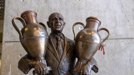 Povestea incredibilă a celui mai mare blestem din istoria fotbalului. Exasperat, uriașul Eusebio nu a mai suportat și a ajuns să se roage în cimitir, lângă mormântul maghiarului, pentru a cere îndurare