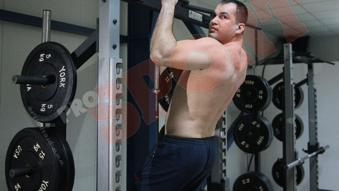 FOTO JOS TEXTILA!** Rugbiștii români au pozat în posturi inedite pentru scopuri caritabile