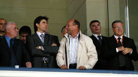 Un milionar român a făcut avere cu piei de şarpe şi creşterea de nutrii