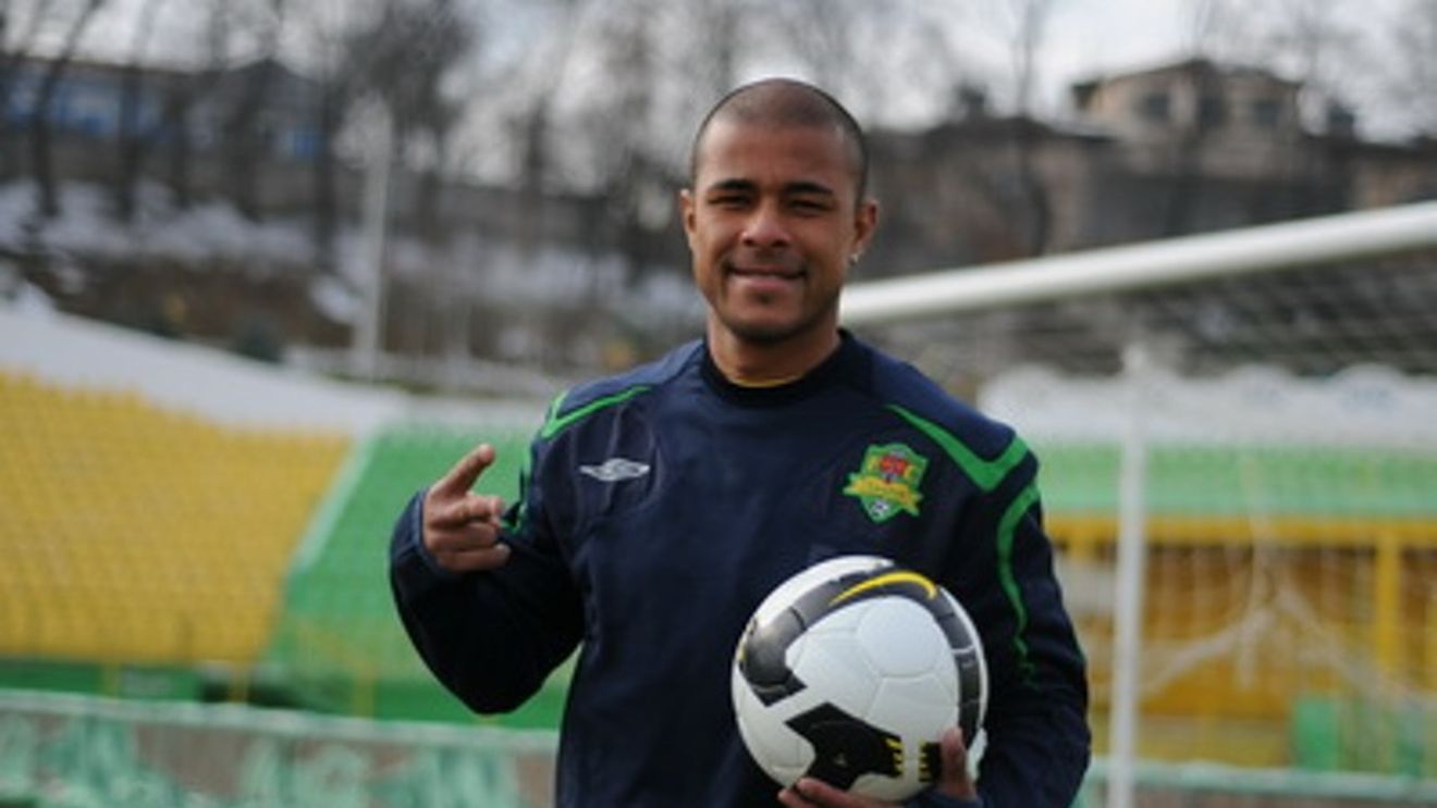 "Numai pentru Wesley am oferte, dar niciuna nu e din țară!"