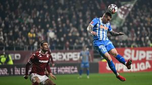 Alex Cicâldău află când poate reveni pe teren. Un expert din Barcelona vine să-l testeze pe jucătorul Universităţii Craiova. EXCLUSIV