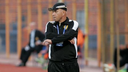 A antrenat trei echipe în ultimii trei ani și nu a luat niciun ban