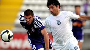 Ce s-a ales de Monel Cârstoiu, fotbalistul căruia Alex Pițurcă i-a făcut dublă fractură de tibie şi peroneu, cu smulgerea ligamentelor. Au trecut 17 ani de la drama care i-a nenorocit cariera: „Striga noaptea să-i tăiem piciorul că nu mai suporta”