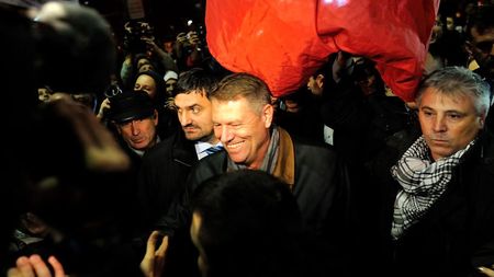 Klaus Iohannis s-a relaxat la un meci de tenis la o zi după ce a devenit președintele României