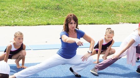 FOTO | Nadia i-a predat o lecție de gimnastică actriței Katie Holmes. Ce a pus-o să facă pe fosta soție a lui Tom Cruise
